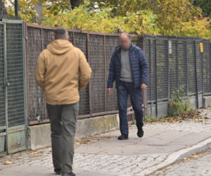 Prezes Kaczyński chory. Kierowca przywiózł mu zakupy do domu