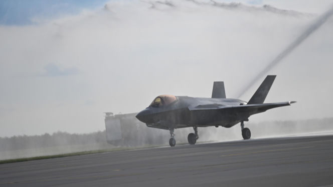 Szef MON nie krył dumy. Pierwsze F-35 już w kraju