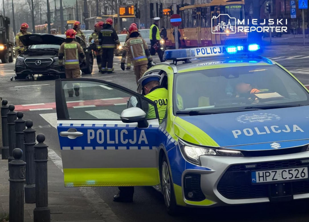 Jechali do wykolejonego tramwaju, doszło do wypadku. Trzy osoby ranne