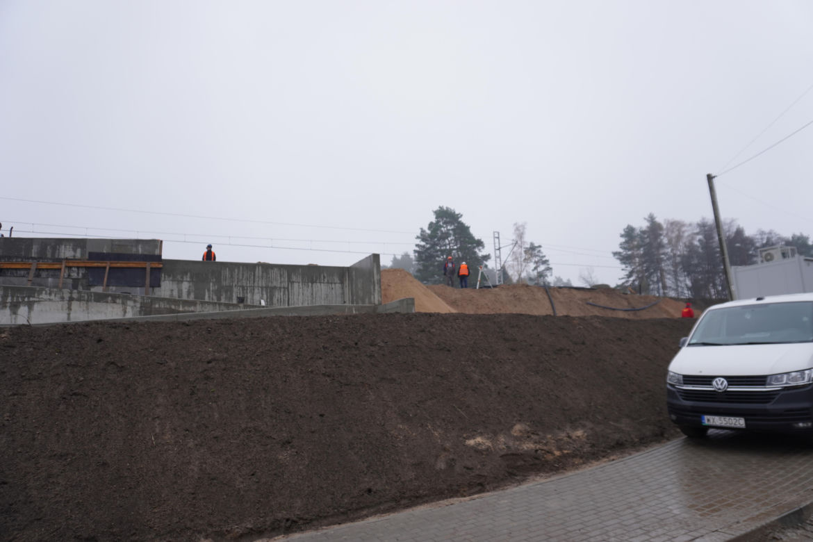 Wielkie otwarcie tunelu pod torami w Niewodnicy Kościelnej. Tak przebiegają prace w ramach Rail Baltica [ZDJĘCIA]