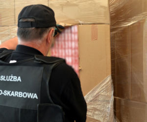 Budzisko. Kontrabanda za 7 mln zł zamiast brykietu w ciężarówce [ZDJĘCIA]