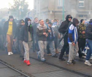 Przemarsz kibiców Wisły Płock na Inea Stadion w Poznaniu
