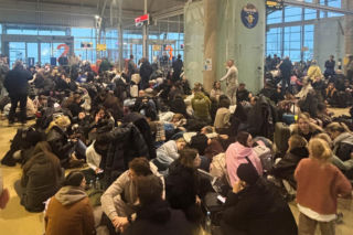 Duże problemy podróżnych na lotnisku Warszawa-Modlin