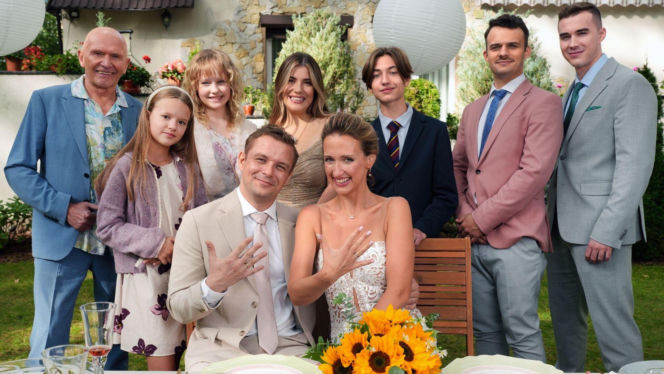 Barwy szczęścia odc. 3320. Asia (Anna Gzyra), Hubert (Marek Molak) biorą ślub