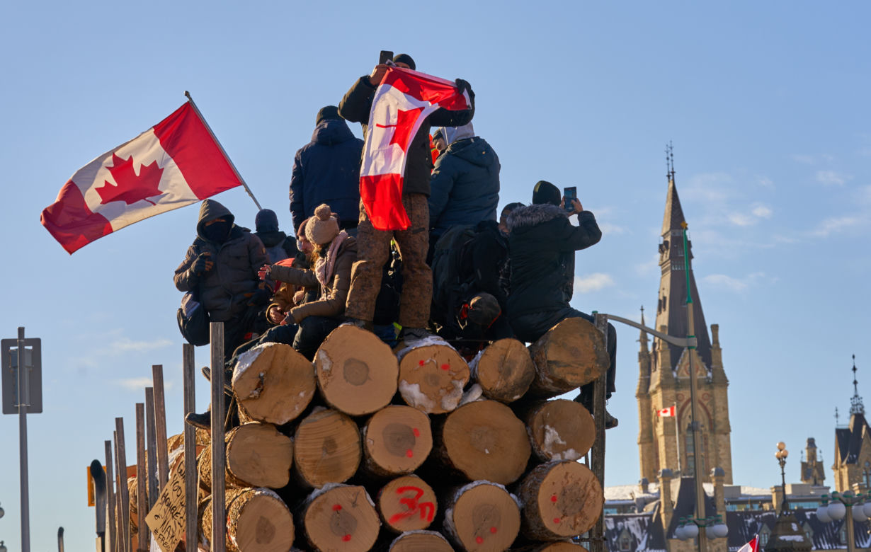 Wielkie protesty przeciw restrykcjom covidowym w Kanadzie! "Będziemy tu póki ich nie zniosą"