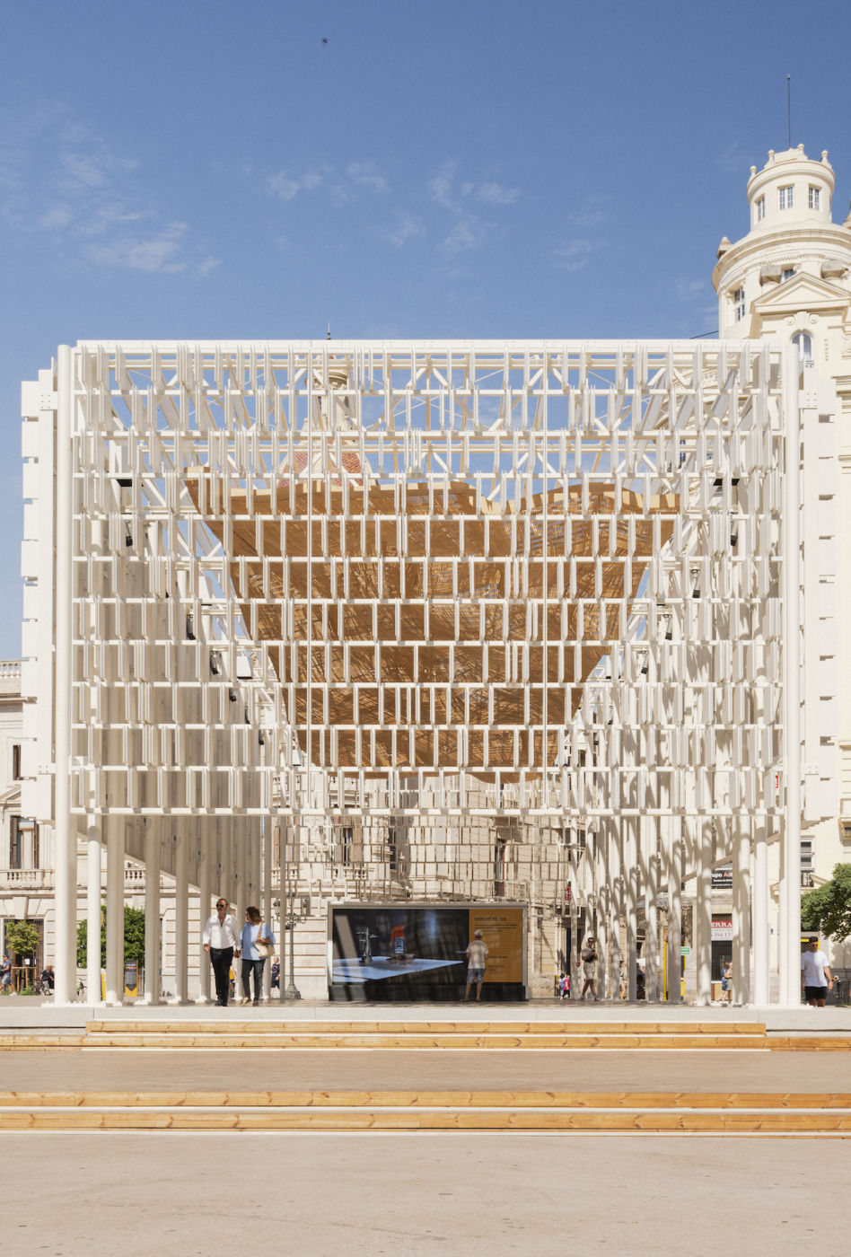 Agora Valencia: pawilon ze światła i cienia