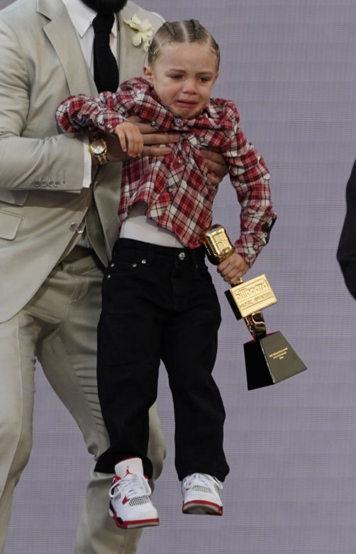 Drake z synkiem na gali Billboard Music Awards 2021