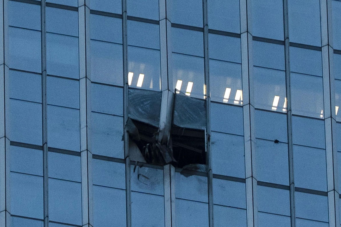 Mały samolot uderzył w piątek w 108-piętrowy wieżowiec CITIC Tower