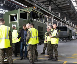 Jelcz bije rekordy produkcji. Nowe inwestycje i kluczowa rola w modernizacji armii