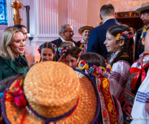 Karol i Marta Nawroccy na kolędowaniu