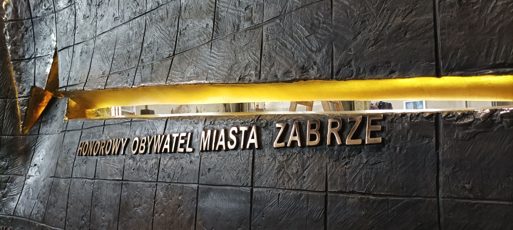 Zabrze: Stawiają pomnik Zbigniewa Religi ZDJĘCIA