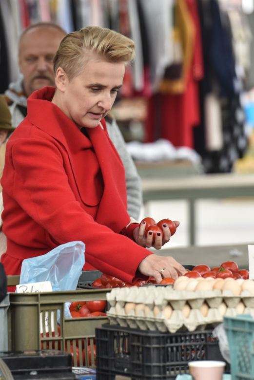 Joanna Scheuring-Wielgus na targu