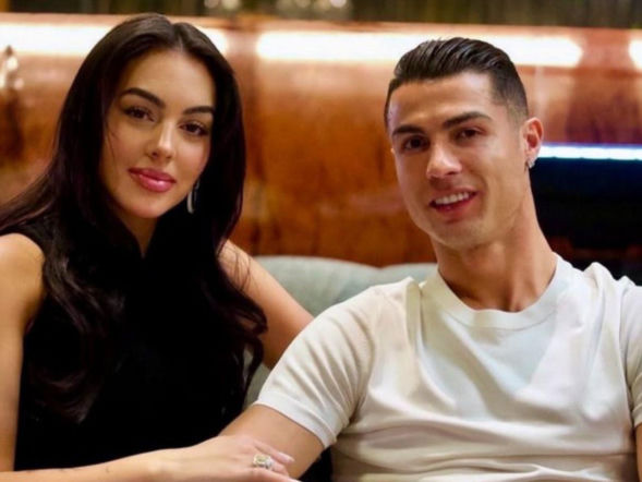 Cristiano Ronaldo wyrolował paparazzi i gapiów, a potem się z nich naśmiewał! Czekali na jego ślub na Maderze