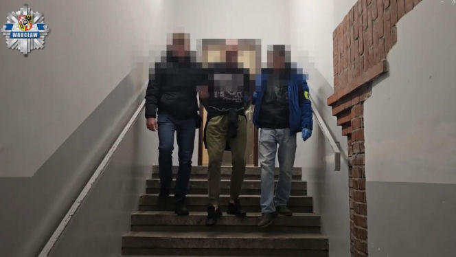 Uderzył i kopnął w twarz 90-latkę. Zwyrodnialec w rękach policji