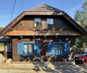 Remont drewnianej chaty w Tropiu (woj. małopolskie)