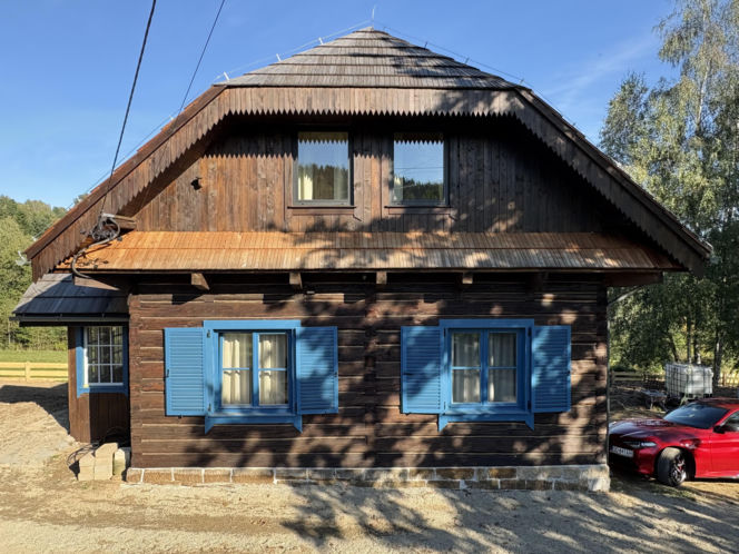 Remont drewnianej chaty w Tropiu (woj. małopolskie)