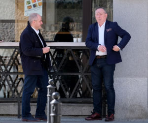 Posłowie mają w nosie zakazy