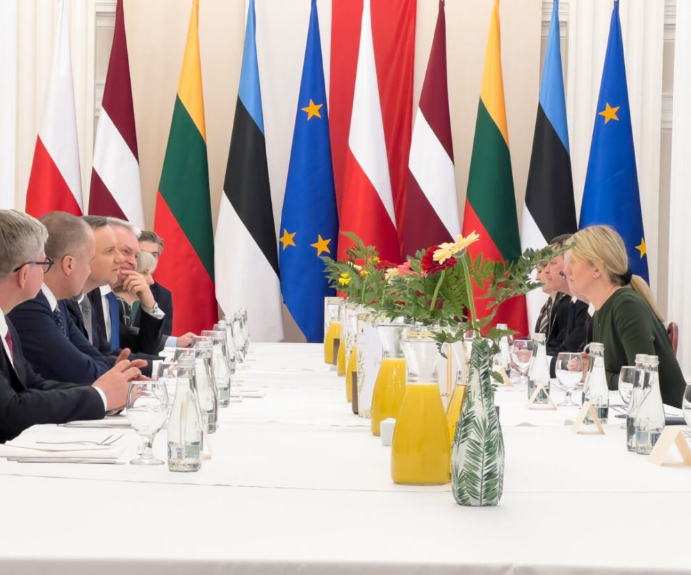Liderzy Polski, Łotwy, Litwy i Estoni spotkali się na nadzwyczajnym szczycie w Rzeszowie. Został poświęcony Ukrainie
