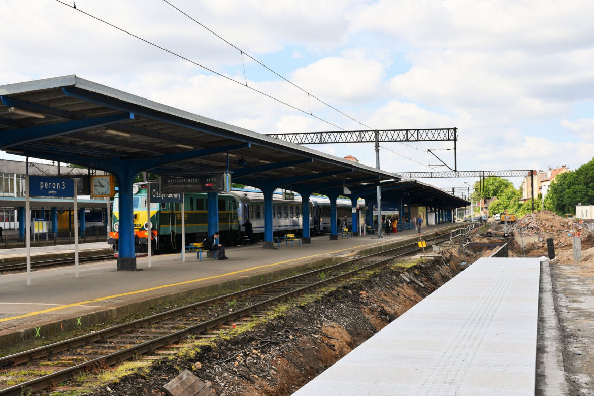 Stacja Olsztyn Główny. Postępują prace przy tunelu i torach [ZDJĘCIA]
