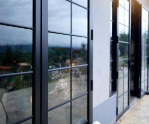 Czarne profile aluminiowe – trend w architekturze czy wyzwanie techniczne?