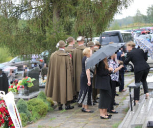 Niebo zapłakało nad Reginą Ż. Wzruszający pogrzeb ofiary tragedii na Węgrzech