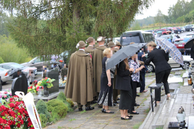 Niebo zapłakało nad Reginą Ż. Wzruszający pogrzeb ofiary tragedii na Węgrzech