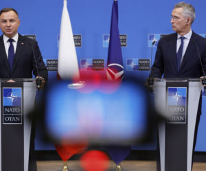 Sekretarz generalny NATO Jens Stoltenberg i Prezydent RP Andrzej Duda na wspólnej konferencji w Brukseli 