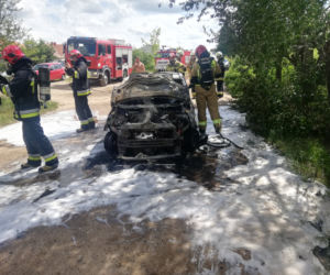 Pożar samochodu przy ul. Działkowej w Nowodworcach