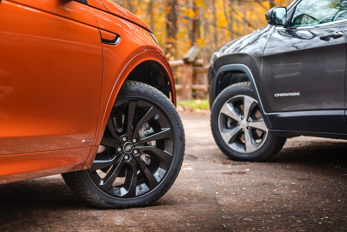 Land Rover Discovery Sport 2.0P 200 KM AT9 AWD R-Dynamic HSE vs. Jeep Cherokee 2.2 MultiJet 195 KM AT9 AWD Limited