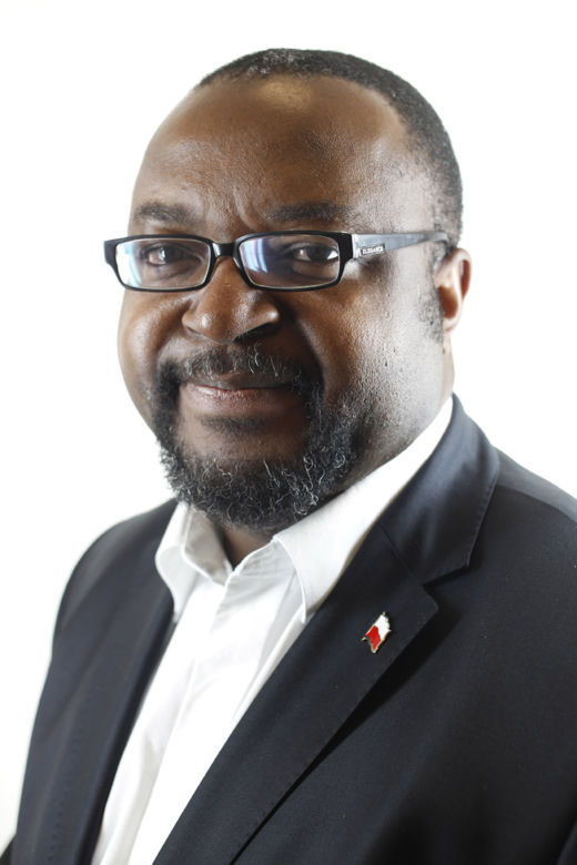 Godson handluje kurczakami w Nigerii