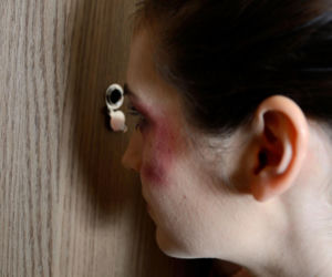 Policja, gazownik, a może oszust? Kogo naprawdę musisz wpuścić do środka