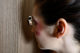 Policja, gazownik, a może oszust? Kogo naprawdę musisz wpuścić do środka