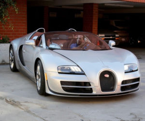 Arnold Schwarzenegger jeździ Bugatti Veyron