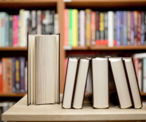 Najpopularniejsze książki w Olsztynie. Co czytali mieszkańcy w 2025 roku?