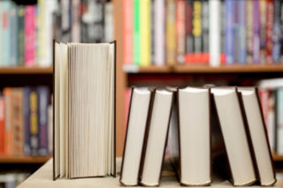 Najpopularniejsze książki w Olsztynie. Co czytali mieszkańcy w 2025 roku?