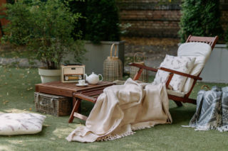 Wiosna, słońce i leżak... Oto rodzaje i ceny najpopularniejszych leżaków ogrodowych 