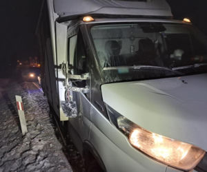 Nocą bez świateł jechał na rowerze, dla kierowców był niemal niewidoczny. Wypadek w Somiance