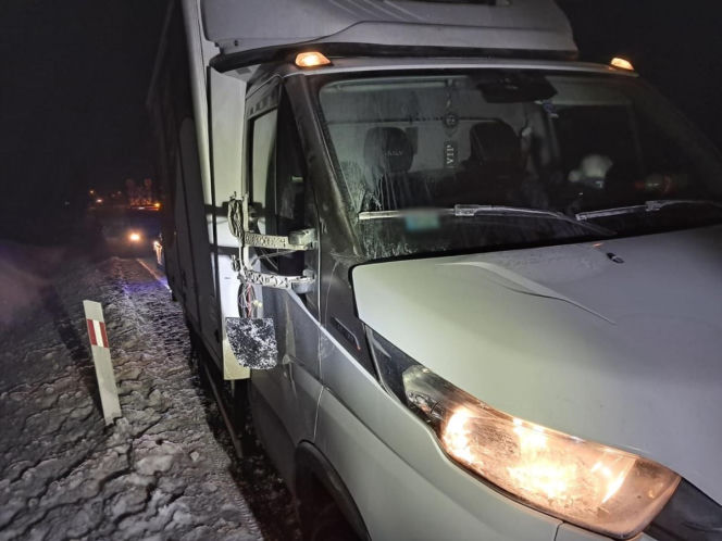 Nocą bez świateł jechał na rowerze, dla kierowców był niemal niewidoczny. Wypadek w Somiance