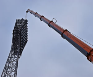 Demontaż jupiterów na stadionie w Szczecinie