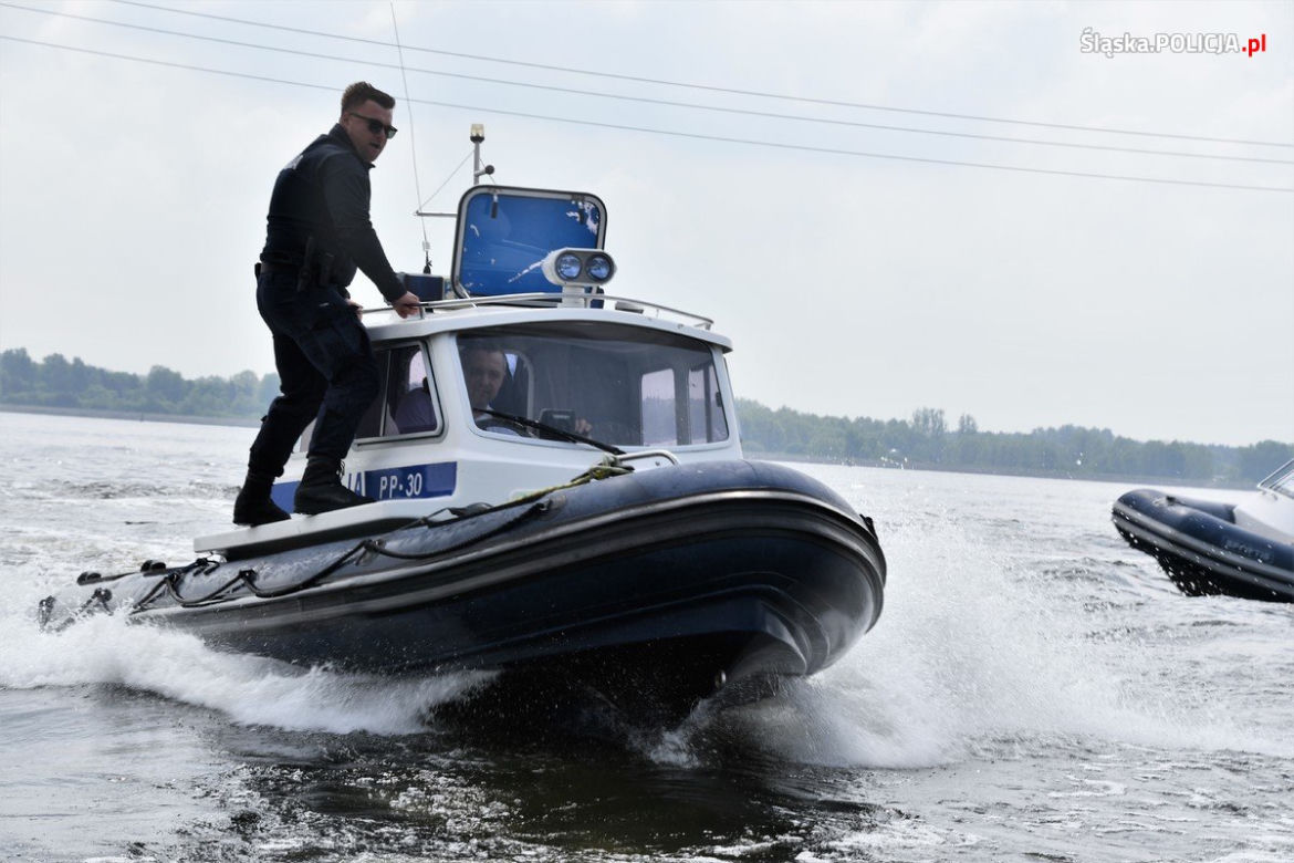 Czy to Miami Vice? Nie, to policyjni wodniacy z woj. śląskiego rozpoczęli sezon [ZDJĘCIA]