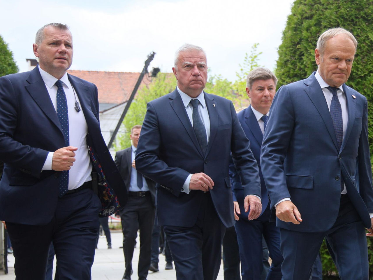 Tusk przyjechał pożegnać Olechowskiego. Jednego z „trzech tenorów PO”