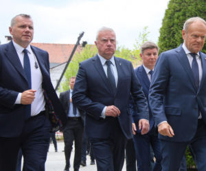 Tusk przyjechał pożegnać Olechowskiego. Jednego z „trzech tenorów PO”