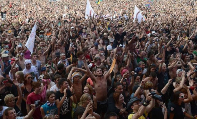 PRZYSTANEK WOODSTOCK 2012: W Kostrzynie BAWI SIĘ 350 TYSIĘCY ludzi