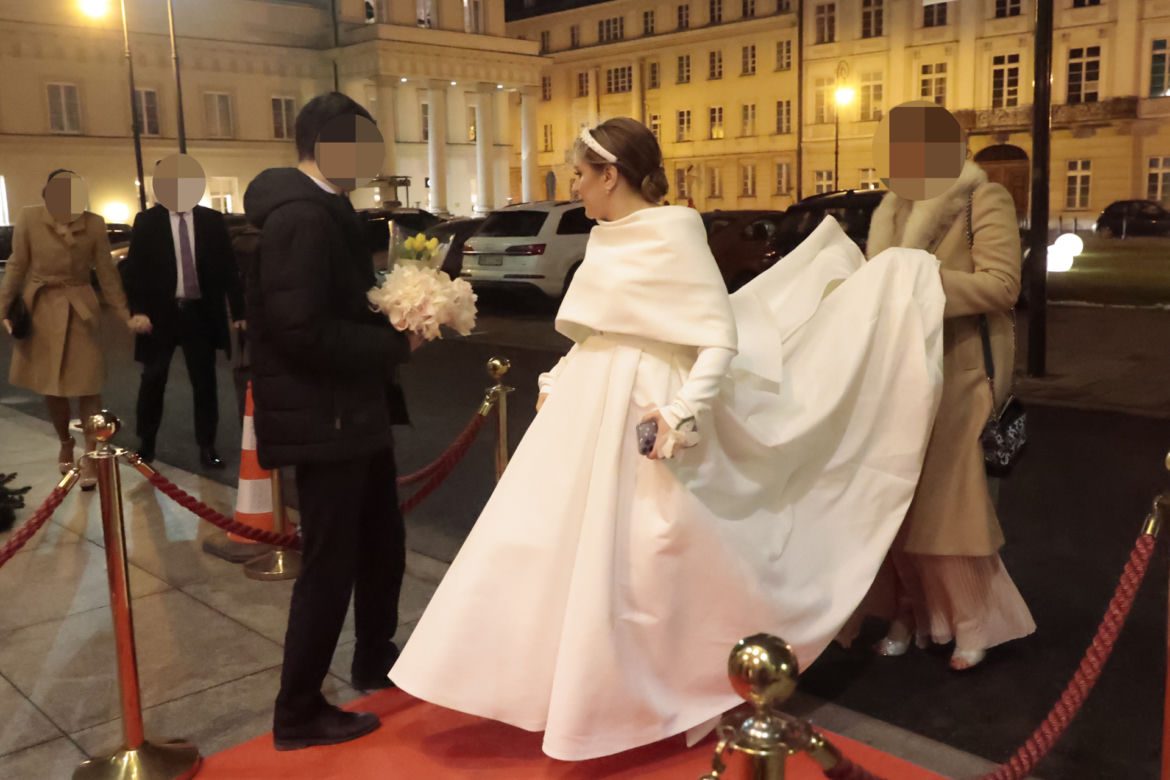 Ślub Patkowskiego i Semeniuk. Powitanie młodej pary
