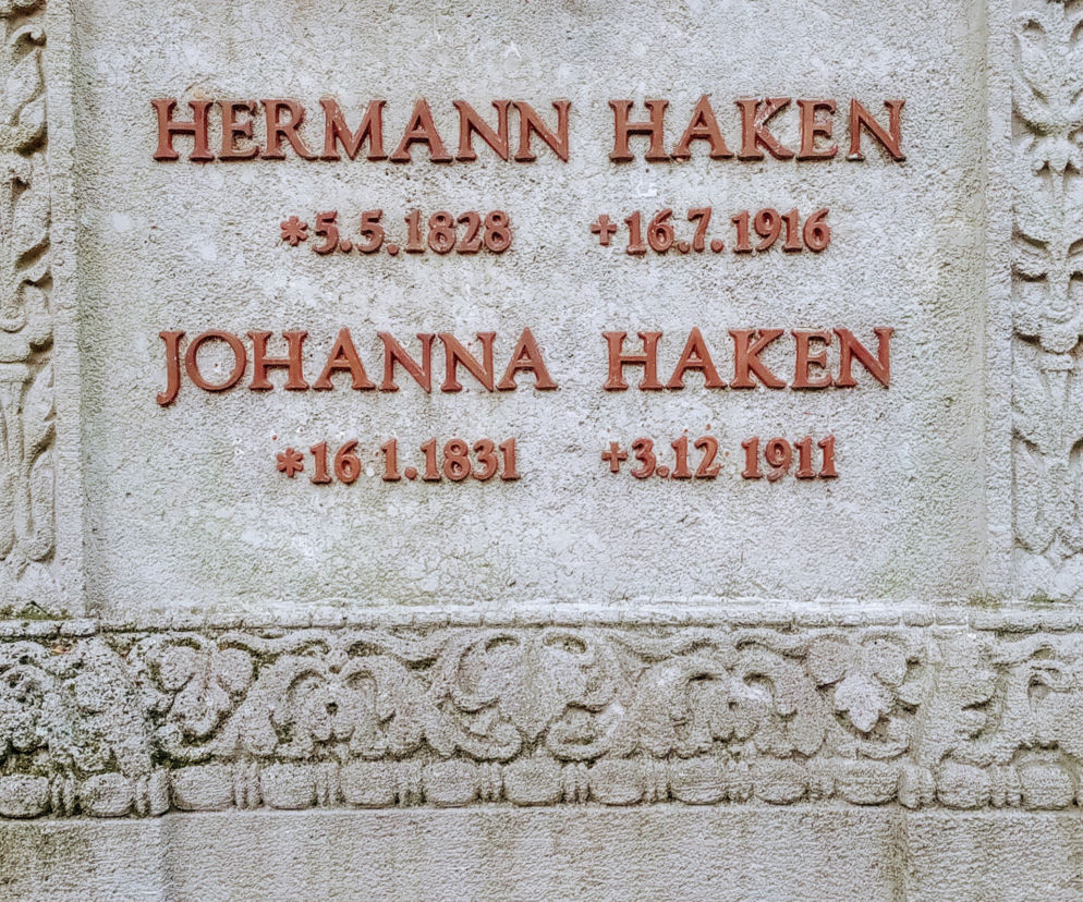 Grób Hermanna Hakena na Cmentarzu Centralnym w Szczecinie