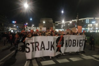 Protesty w Warszawie. RELACJA NA ŻYWO. Stolica sparaliżowana