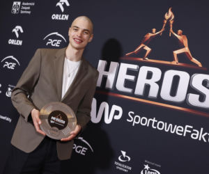 Władimir Semirunnij wsparł zrzutkę u Łatwoganga. Olimpijczyk zgolił włosy i przekazał medal na aukcję