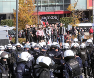 Protest antycovidowców i przedsiębiorców na Placu Defilad