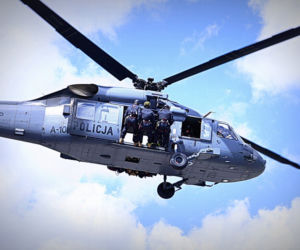 Lublin: Policyjny helikopter krążył nad miastem. Poważne działania policyjnych komandosów 