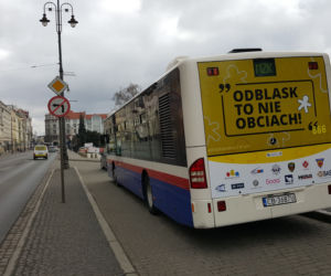 W Bydgoszczy zachęcają do bycia widocznym na drodze! Ruszyła akcja „Odblask to nie obciach” [ZDJĘCIA, WIDEO]